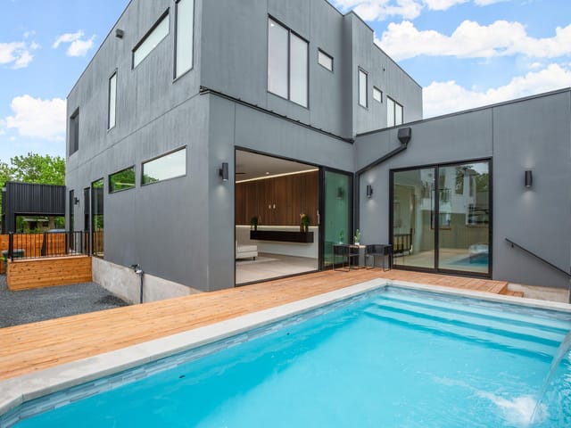 3300 Locke Ln