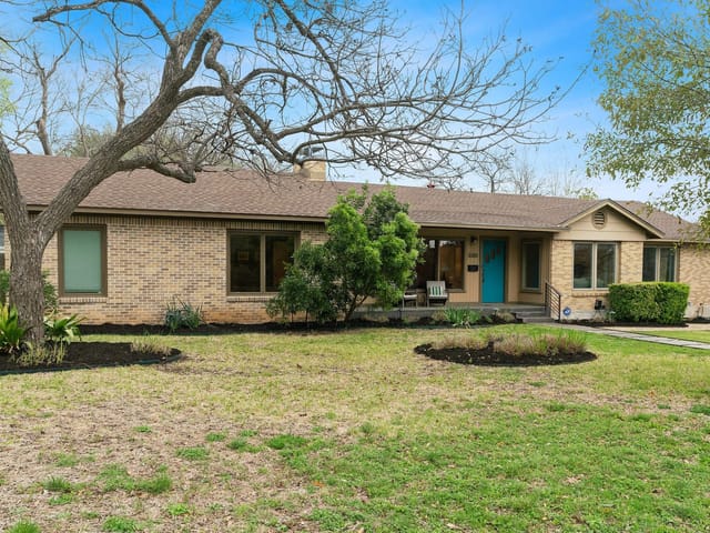 3300 Perry Ln