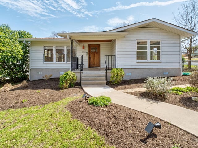 3301 Hemlock Ave