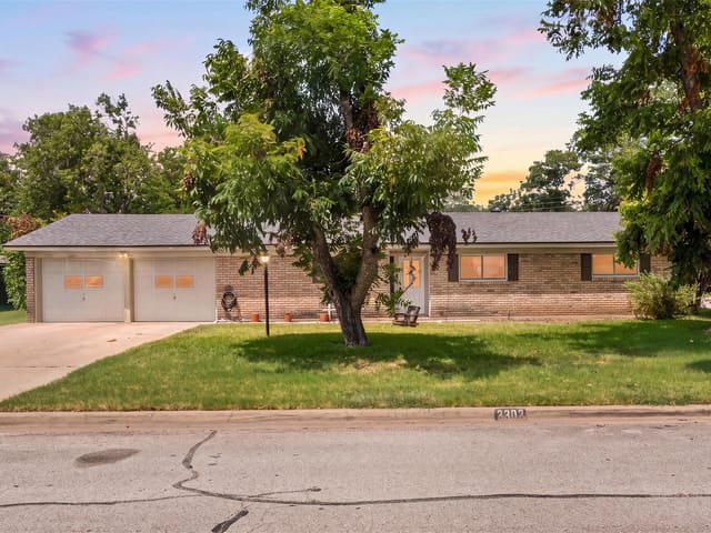 3302 Chisholm TRL