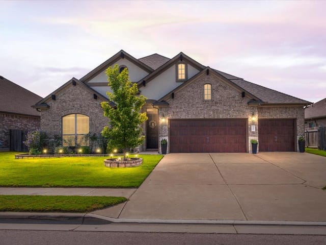 3302  Vaquero Ln