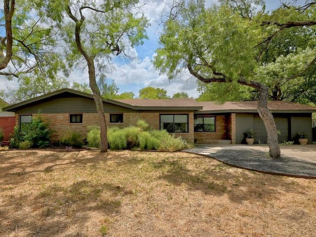 3303 Carol Ann Dr