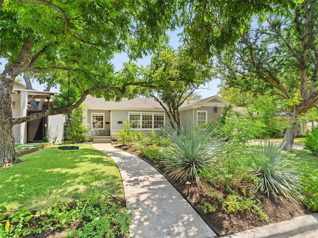 3303 Oakmont Blvd