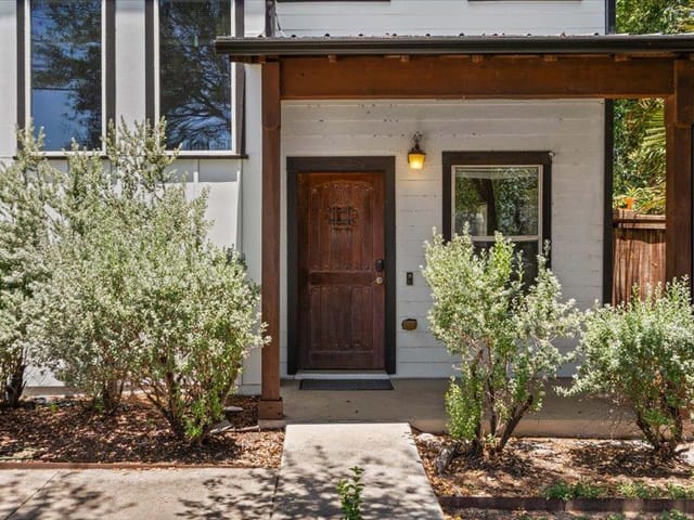 3304 E 5th ST Unit #B