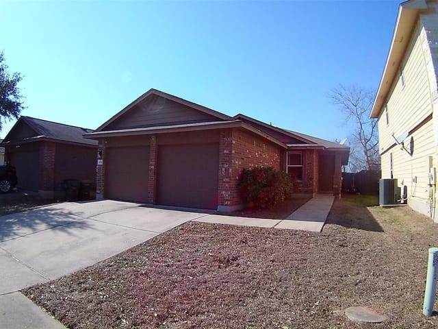 3304 Wickham Ln