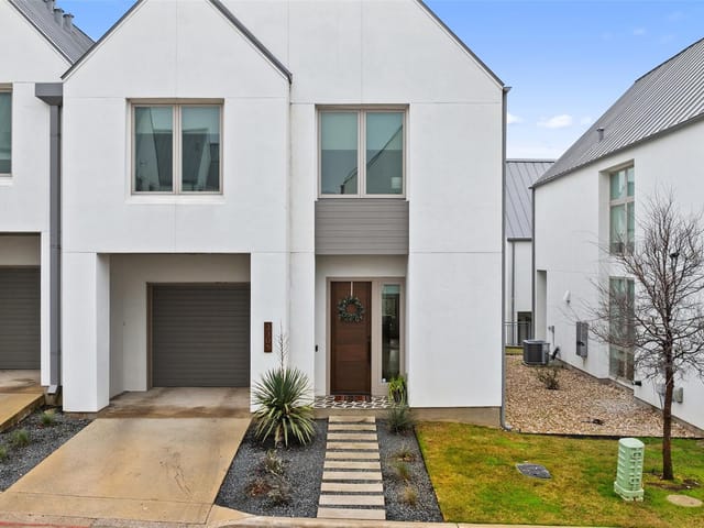 3305 Cantwell Ln