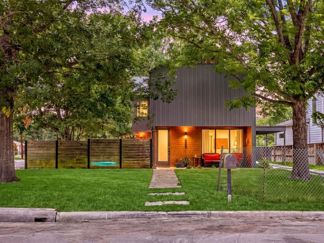 3306 Garden Villa LN