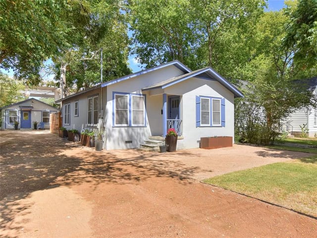 3306 Robinson Ave