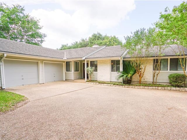 3306 Thousand Oaks CV