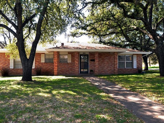 3307 Yellowpine Ter