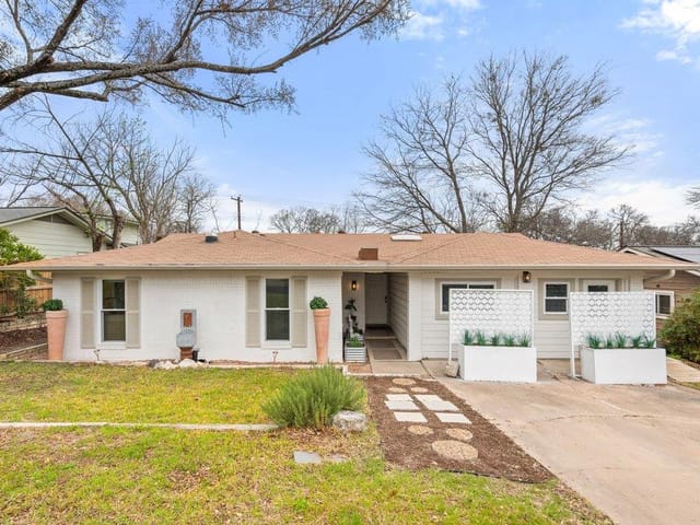 3308 Catalina DR