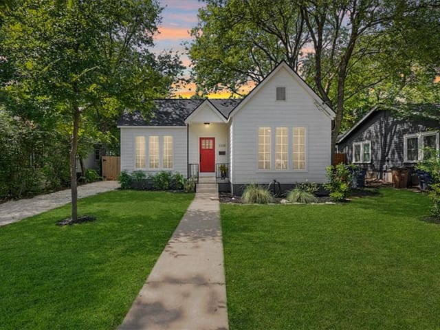 3308 Robinson Ave