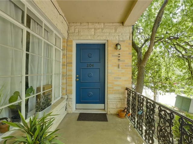 3309 Grooms St Unit #204