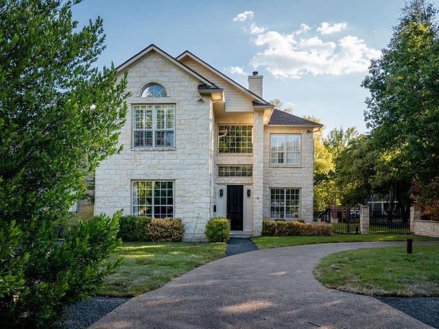 3315 Bridle Path