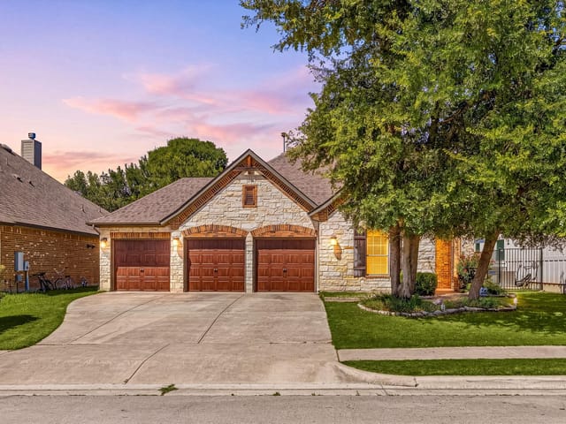 332 Ancient Oak WAY