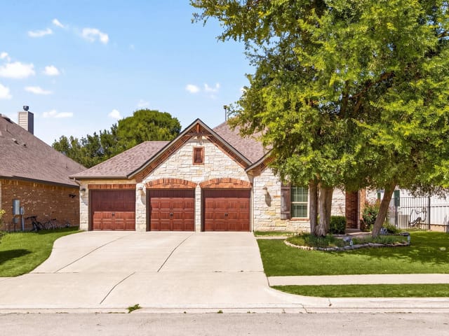 332 Ancient Oak WAY