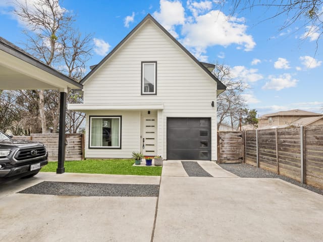 3322 Thomas Kincheon St Unit #B