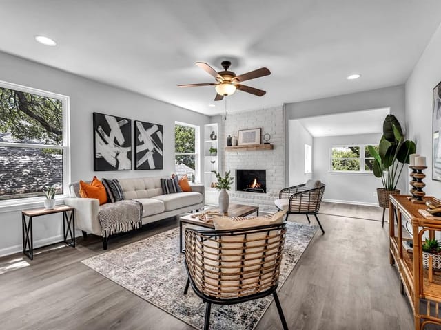 3323 Plantation Rd