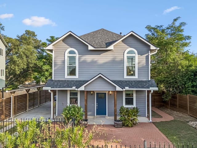 View 3333 E 12th ST 3333 E 12th ST - property photo 1 - Luxury home in Austin, TX