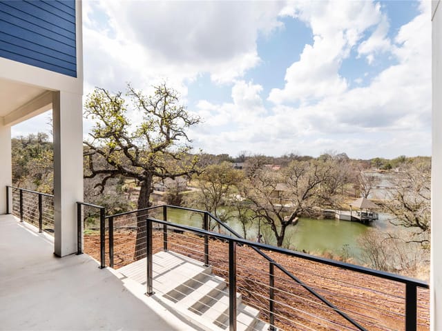 334 Lake DR