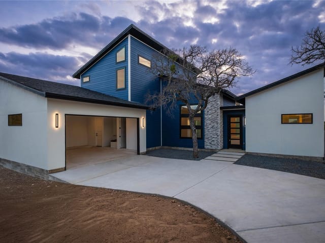 334 Lake DR