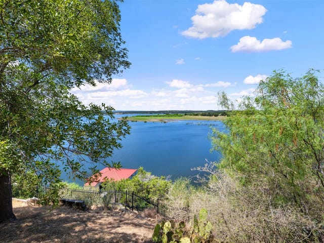 335 Harbor DR
