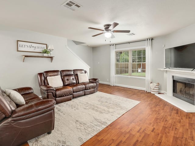 335 Mistletoe LN
