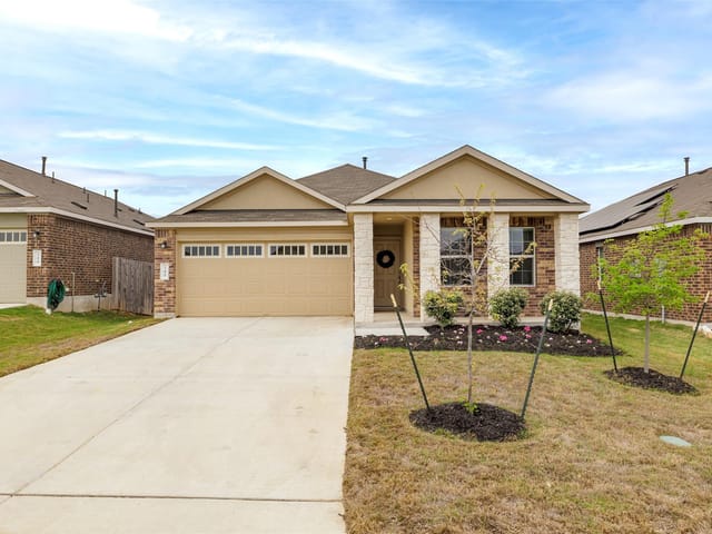 340 Sonterra Dr