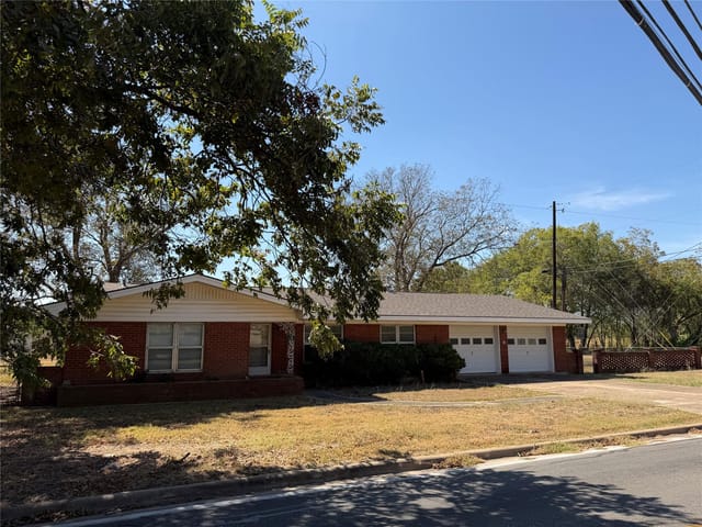 3401 Ferguson LN