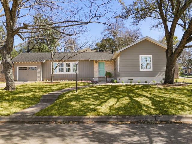 3401 Happy Hollow LN
