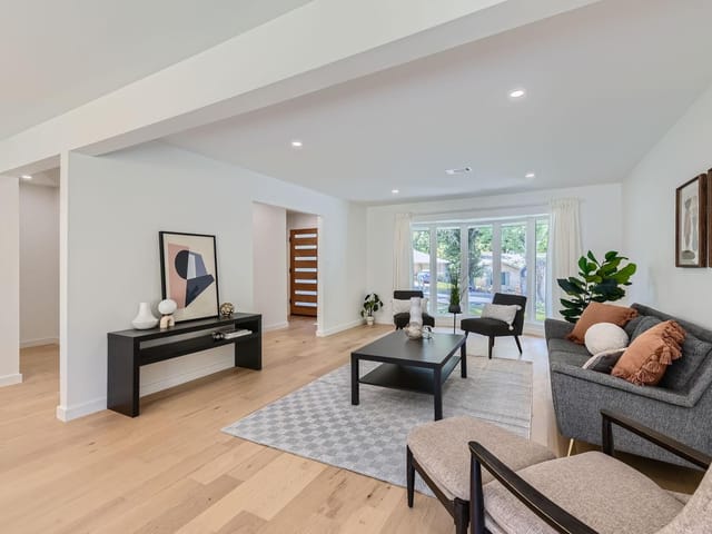 3401 Laguna Dr