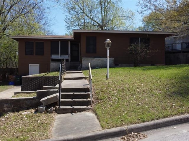 3401 Larry Ln