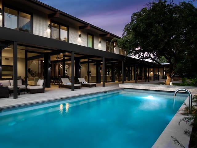 3401 Mount Bonnell Dr