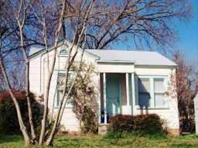 3402 KERBEY LN