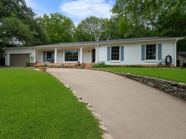 3405 Cascadera DR - front exterior - Luxury home in Balcones Park Edgemont Sec 02, Austin, TX