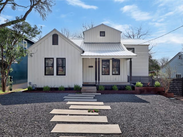 3409 Robinson Ave