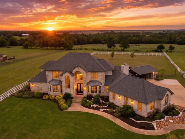 341 Courtnees WAY