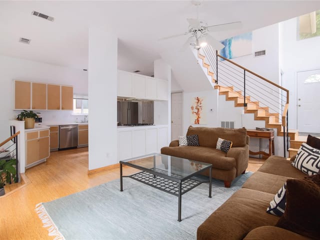 3411 Robinson Ave