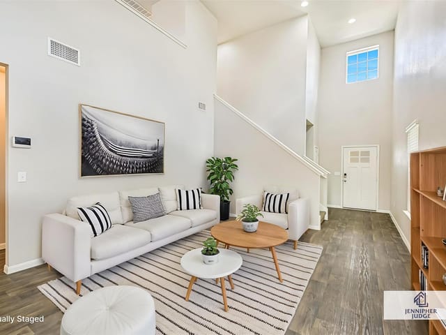 3417 Couch DR