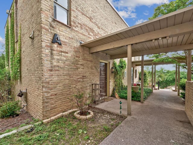 3431 N Hills Dr Unit #102
