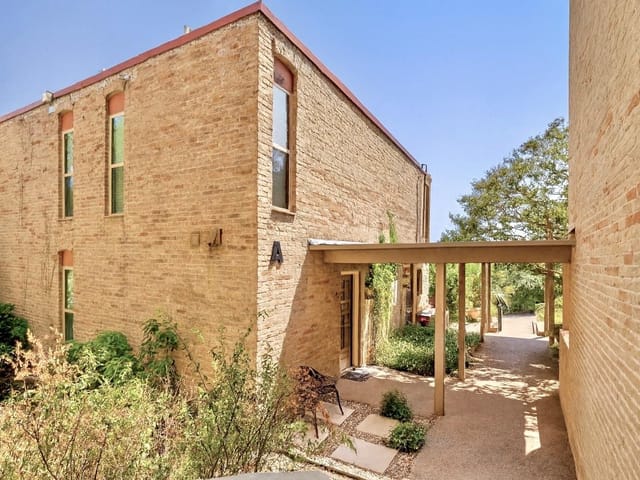 3431 North Hills Dr Unit #102