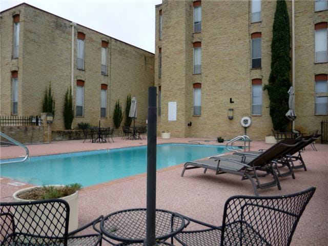 3431 North Hills Dr Unit #204