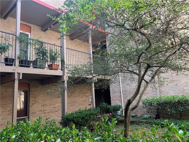 3431 North Hills Dr Unit #207