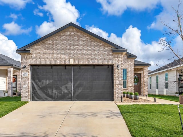 3431 Old Almonte DR