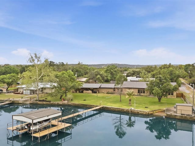 348 Carlson CIR