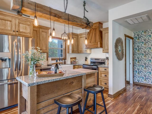 3498 Grape Creek RD