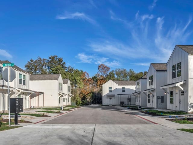 350 Debus ST Unit #124