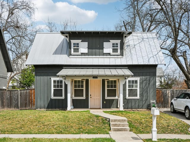 3500 Pickle DR Unit #B