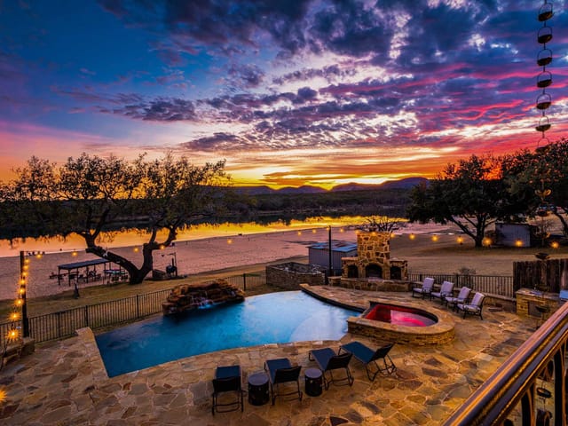 3500 River Oaks DR
