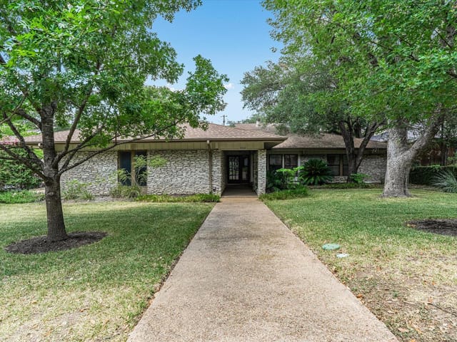 3500 Taylors DR